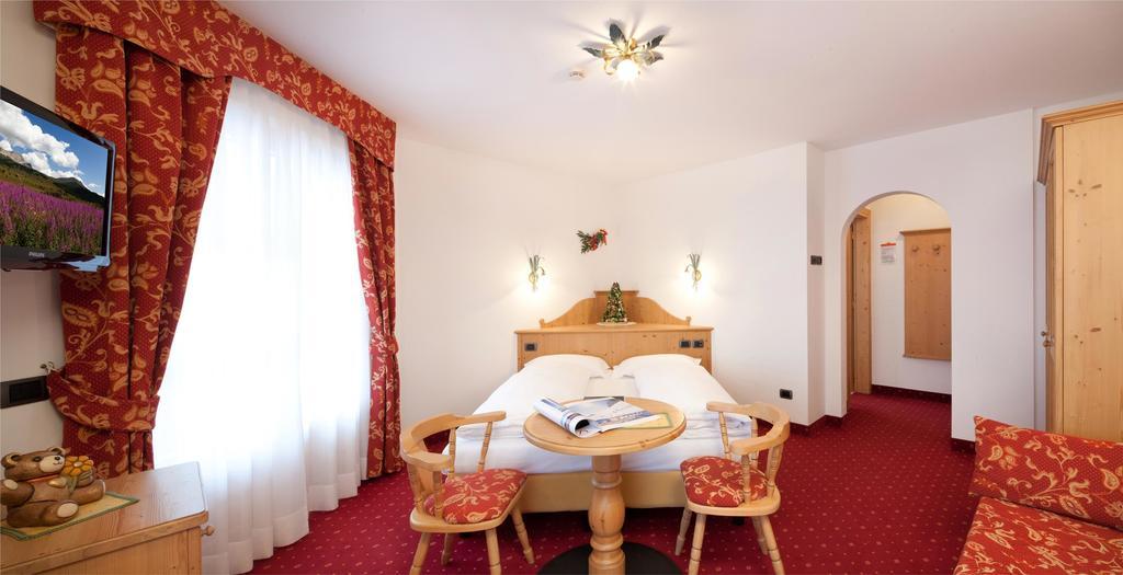 Hotel Garni Laura Arabba Habitación foto